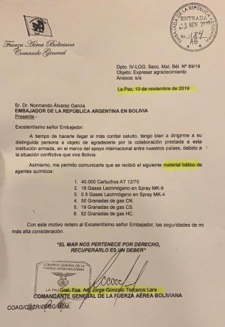 La carta donde un exmilitar boliviano le agradece al embajador argentino durante el gobierno de Macri el envío de pertrechos militares. 
