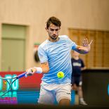 El argentino se impuso por 7-6(4) y 7-6(5) en un encuentro que se extendió durante 2 horas y 53 minutos de juego. El argentino se impuso por 7-6(4) y 7-6(5) en un encuentro que se extendió durante 2 horas y 53 minutos de juego.