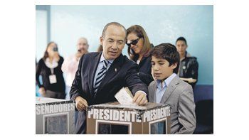 El presidente mexicano saliente, Felipe Calderón, jugó a fondo al militarizar el conflicto con los narcotraficantes. El saldo ha sido luctuoso y, por el momento, poco efectivo.