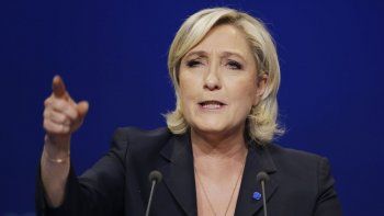 Marine Le Pen disparó munición pesada contra Francisco.