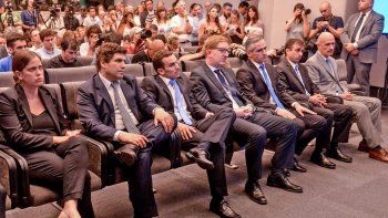La presentación del gabinete de Guzmán en diciembre de 2019. Al centro de la foto, Diego Bastourre (corbata celeste) y la derecha Haroldo Montagu (lentes).&nbsp;