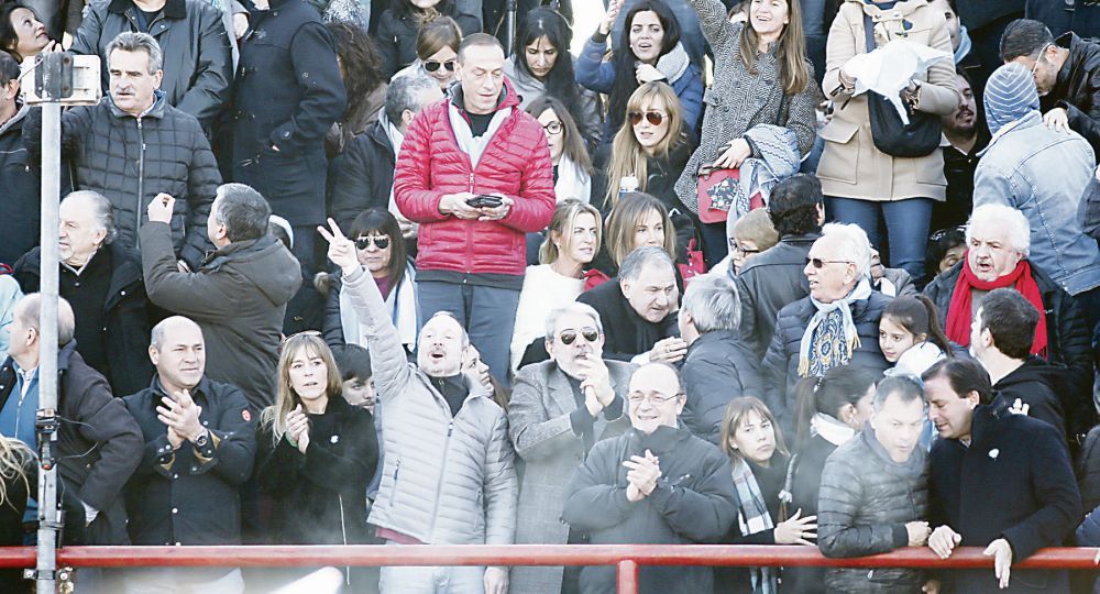 Acto masivo (pero light) y un lanzamiento que no fue (foto 1)