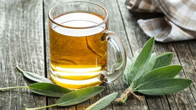 El té de salvia tambié puede utilizarse para el cuidado de la salud bucal.&nbsp;