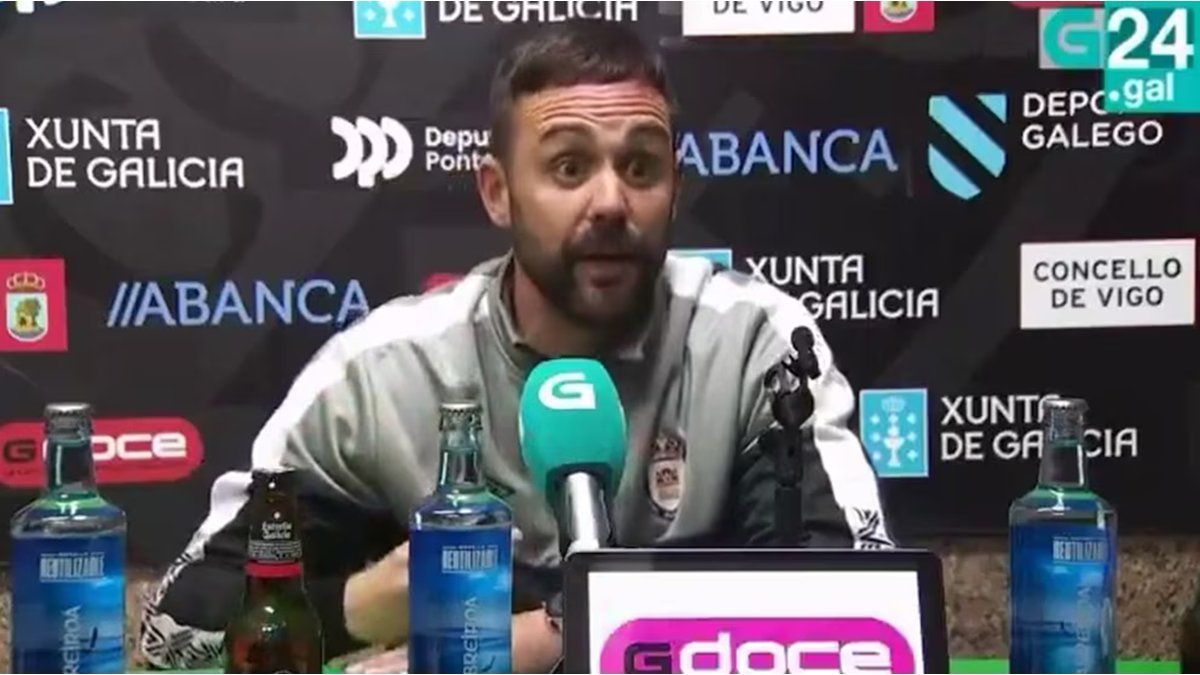 Escándalo en el fútbol español: DT discutió con un periodista y habría agredido a un hombre en silla de ruedas Escándalo en el fútbol español: DT discutió con un periodista y habría agredido a un hombre en silla de ruedas