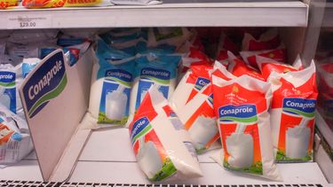 Distribuidores alertan por faltantes de lácteos y pérdida de mercado ante las huelgas en Conaprole