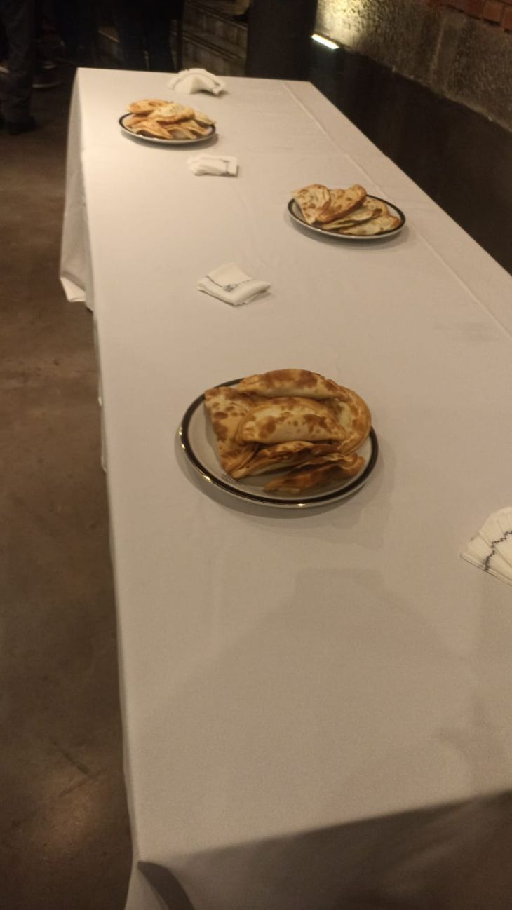 Empanadas económicas para un brindis que no tuvo presencias.