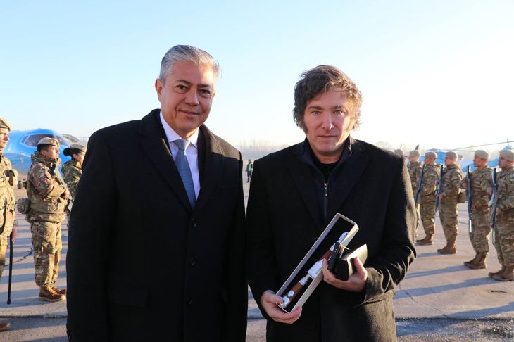 Javier Milei junto a Rolando Figueroa.