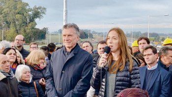 campaña. María Eugenia Vidal, junto a Mauricio Macri y el candidato a intendente de Giles, Eugenio Lacanette, en la inauguración de un nuevo tramo de la Ruta 7.&nbsp; Esto es real, no es sarasa, aseguró el jefe de Estado.