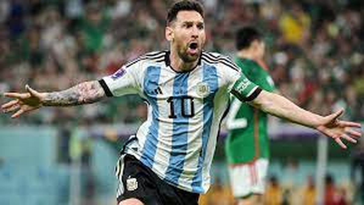 Messi firmó una camiseta de Argentina y no dejó pasar un importante detalle