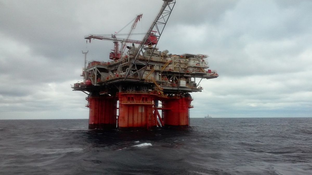Oil remains near its highest level in 5 months due to tensions in the Middle East