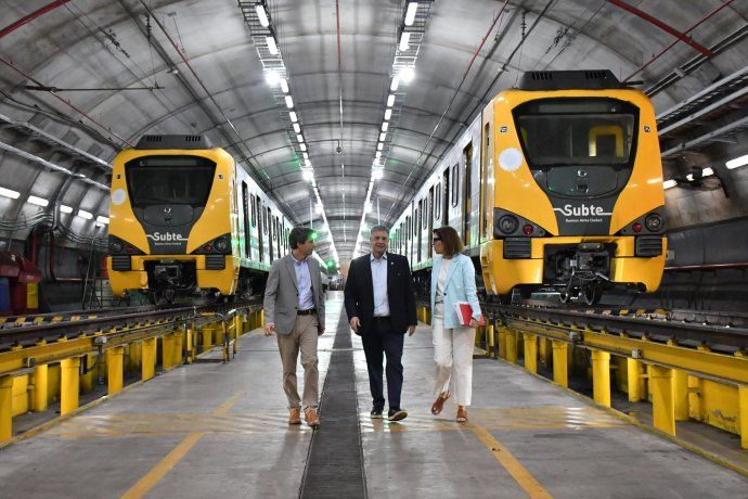 Jorge Macri junto al ministro de Movilidad Urbana, Pablo Bereciartua, y su portavoz Laura Alonso. 