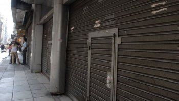 En los últimos tres años, los tarifazos, la caída de consumo y la suba en los alquileres empujaron al cierre a 28 mil kioskos a nivel nacional.