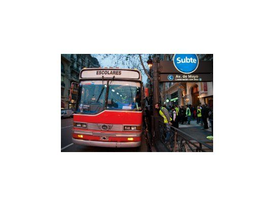 El Gobierno porteño implementó varios servicios de micros escolares como alternativa para transportar a la gente que viaja en subte.