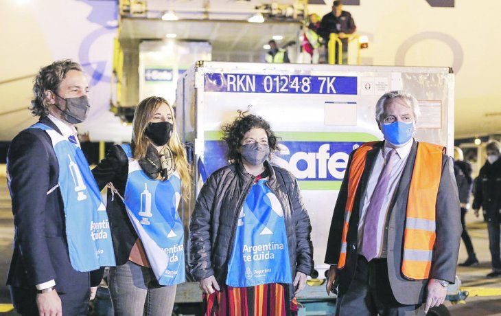 Alberto en Ezeiza celebró más de 20 millones de dosis en el país