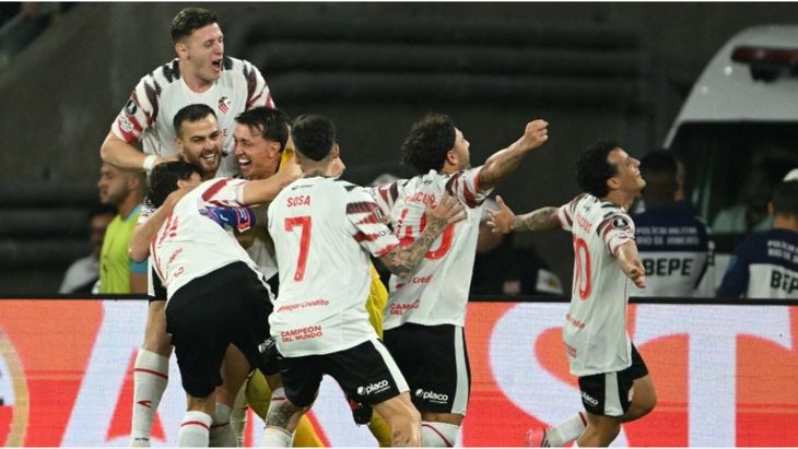 Estudiantes festeja la clasificación a la final de la Copa Libertadores, tras vencer por penales a Flamengo en el Maracaná.