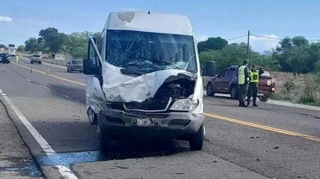 Así quedó una de las camionetas que trasladaba a los integrantes del grupo Green y Red