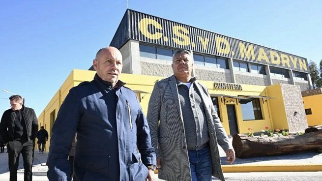 Ricardo Sastre, presidente de Deportivo Madryn, recibió a Claudio Tapia en las instalaciones del club.