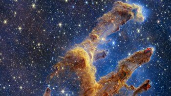 La nueva imagen capturada por el telescopio James Webb de los Pilares de la Creación.&nbsp;