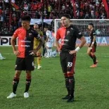 Colón de Santa Fe sufrió el descenso y pidió a la AFA que lo anule. Colón de Santa Fe sufrió el descenso y pidió a la AFA que lo anule.
