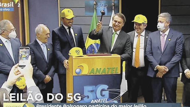 BAJÓ EL MARTILLO. El presidente de Brasil, Jair Bolsonaro, puso ayer en marcha la subasta del negocio del 5G.