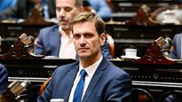 El proyecto también contempla que ladiferencia recaudada por estas sanciones agravadas se destine directamente a laasistencia y recuperación de las víctimas y de las comunidades afectadas.