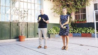 Clases. Horacio R. Larreta y Soledad Acuña, ayer en una escuela del barrio de Colegiales. El fin de semana, el jefe porteño estará en Córdoba.