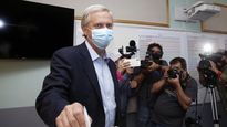 El candidato pinochetista José Antonio Kast emitió su voto.