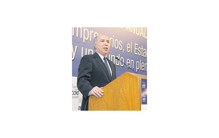 ámbito.com | El juez de la Corte volvió a cargar contra una posible reforma constitucional. Lo escuchaban empresarios y economistas, quienes sonrieron más de una vez a lo largo de su discurso en un hotel céntrico.