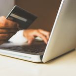 Cómo pagar servicios públicos y otros gastos con tarjeta.