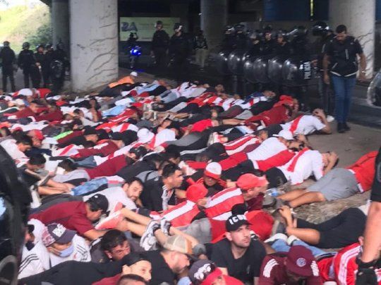 detenidos barras.jpg