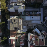 Vista aérea: en zonas con alta densificación, el valor del lote supera al de la construcción existente y activa el interés de desarrolladores. Vista aérea: en zonas con alta densificación, el valor del lote supera al de la construcción existente y activa el interés de desarrolladores.