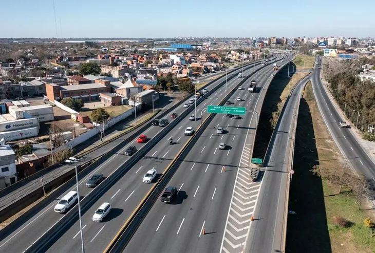Uno de los puntos críticos de esta planificación es el enlace entre la Autopista Buenos Aires-La Plata y el Paseo del Bajo. Tras el cierre inicial del domingo 19, se mantendrá un monitoreo constante sobre la fluidez en esta zona estratégica. Por otro lado, la Avenida General Paz será protagonista de interrupciones los días lunes 20 y martes 21.