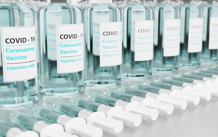 ¿Por qué varios países suspendieron la vacunación con AstraZeneca?