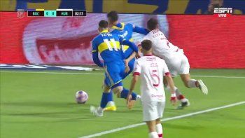 el codazo de rojo que era penal pero termino siendo falta para boca