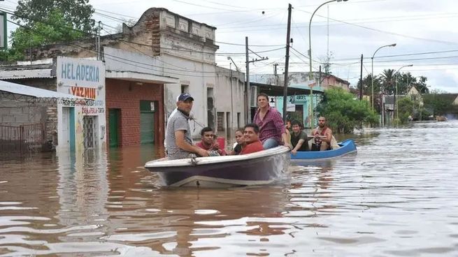 Algunas familias debieron ser evacuadas con equipos especiales en La Madrid, en el sur tucumano.&nbsp;