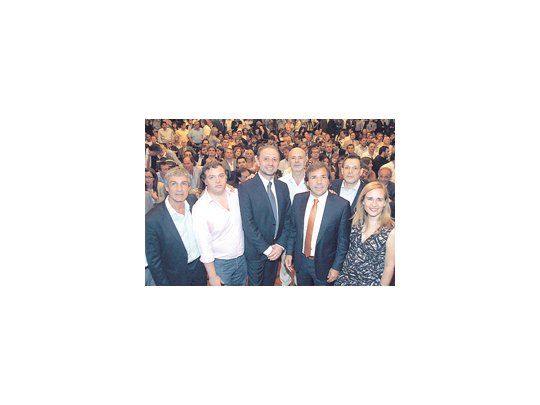 Martín Cosentino, Alejandro Rodríguez, Gustavo Marangoni, Jorge Telerman, Alberto Pérez, Ricardo Morato y Silvia La Ruffa, ayer en el lanzamiento de la agrupación de Daniel Scioli en la Capital Federal.