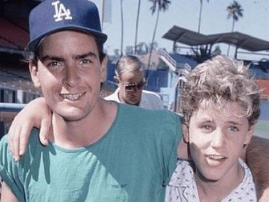 Charlie Sheen y Corey Haim.