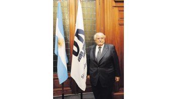 ámbito.com | Héctor Méndez asumió como presidente de la UIA. «El Gobierno fue industrialista, pero debe retomar ese rumbo perdido. Si no podemos negociar, me voy a mi casa; criticar no nos hace automáticamente opositores».