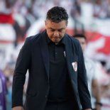 Marcelo Gallardo y un dolor de cabeza en la pretemporada. Marcelo Gallardo y un dolor de cabeza en la pretemporada.
