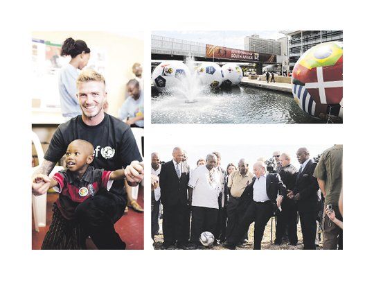 David Beckham es la cara de este Mundial y lo pasearon por toda Sudáfrica. En marketing es el mejor. Una vista exterior del Cape Town International Congress Center, donde se realizará el sorteo. Joseph Blatter intenta hacer jueguito con la pelota, pero vuelve a demostrar que lo suyo es la dirigencia. Nelson Mandela lo mira y entiende.