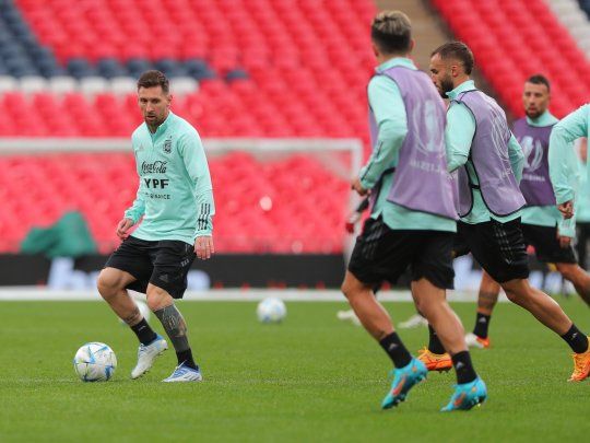 La selección argentina se entrenó en Wembley de cara a la Finalissima ante Italia.