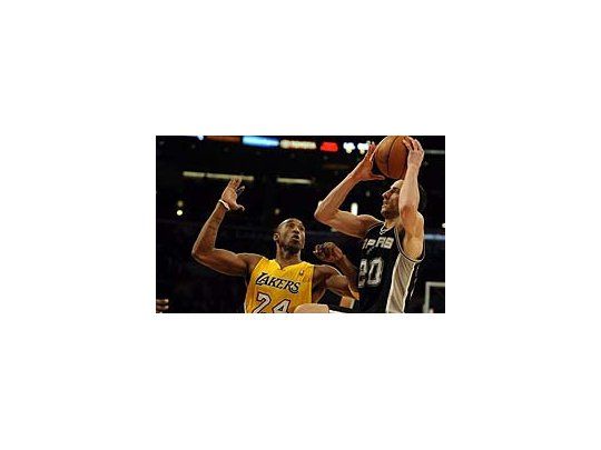 Emanuel Ginóbili tuvo un mal partido y los Spurs cayeron ante Los Ángeles Lakers.