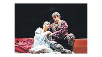 Darío Sayegh se alternará en el papel de «Manrico» con Fermín Prieto, y la soprano chilena Macarena Valenzuela hará lo propio con Sabrina Sirera en el de «Leonora».