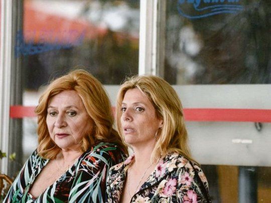 Siamesas. Rita Cortese y Valeria Lois, madre e hija en la película.