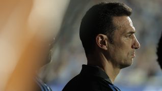 Scaloni destacó el partido de Almada y aseguró que De Paul jugará ante Brasil.