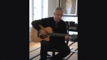El presidente Alberto Fernández difundió en Twitter un video dedicado a los chicos.