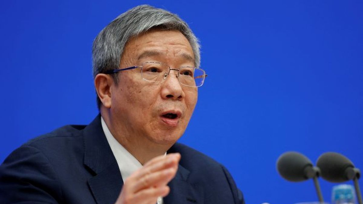 China keeps the president of the Central Bank and the minister of Finance