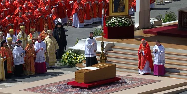 The exequial mass to say goodbye to the Pope The exequial mass to say goodbye to the Pope