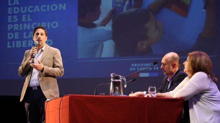 El ministro de Educación, Nicolás Trotta y el gobernador de Santa Fe, Omar Perotti.