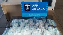 aduana descubrio que un hombre llevaba 6 litros de semen porcino en su equipaje y se los incauto 